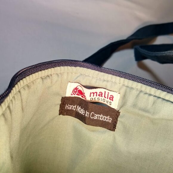 Vacation-Ready! NWT Malia designs blue elephant print crossbody bag - Picture 4 of 6